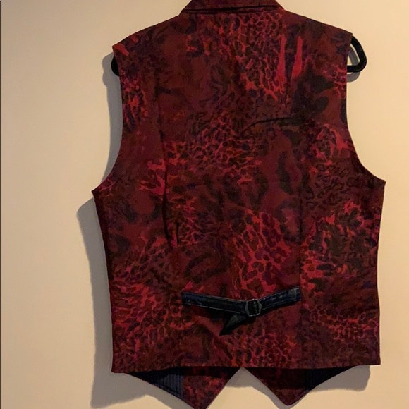 Vest - Picture 3 of 4
